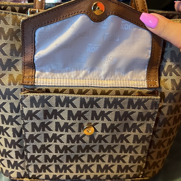 Michael Kors purse - Picture 6 of 6